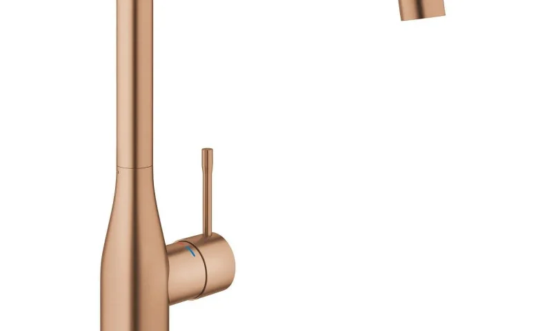 Кухненски смесител с L-чучур Brushed warm sunset GROHE Essence 30269DL0 на ТОП цена. Бърза доставка от ROSCO